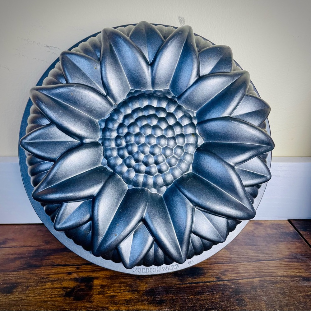 Nordic Ware Sunflower Cake Pan
